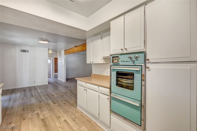 Building Photo - 1516 Inverness Ave