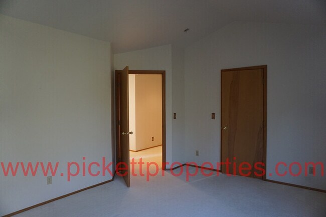 Building Photo - 12731 Plateau Cir NW