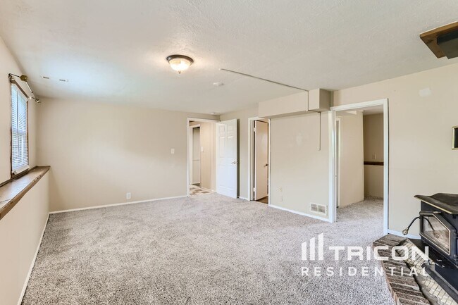 Building Photo - 16 Dolphin Ct