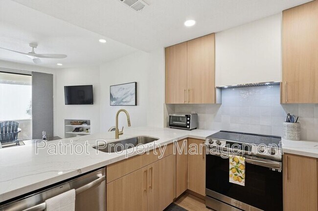 Building Photo - 9708-9708 E Vía Linda