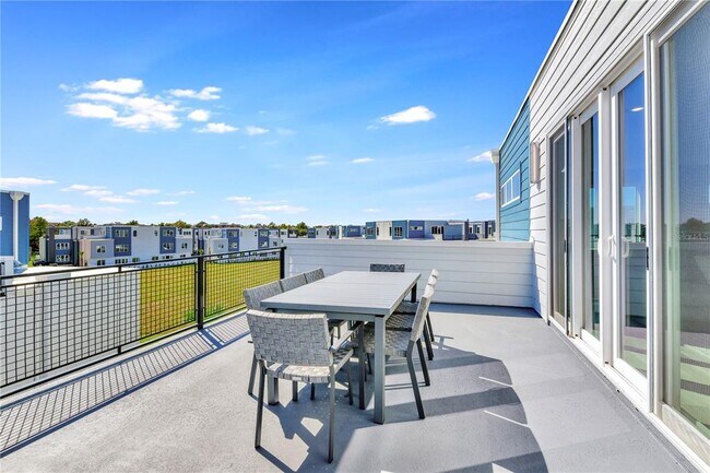 Building Photo - 7740 Sandy Ridge Dr