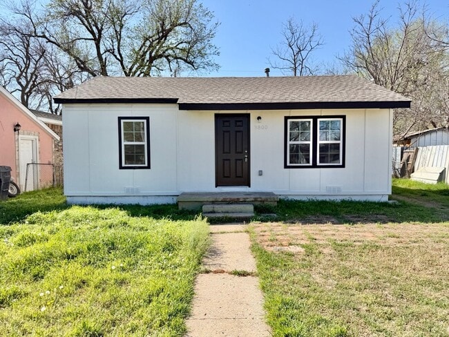 Building Photo - 2 bed newly renovated!