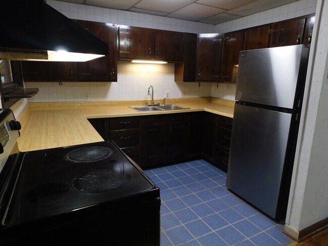 Building Photo - 240 Dogwood Dr