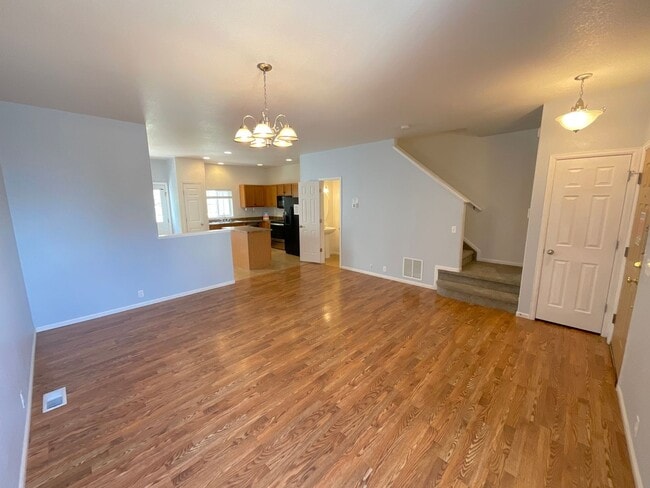 Building Photo - 2 Bedroom Townhome Available Near S Circle...