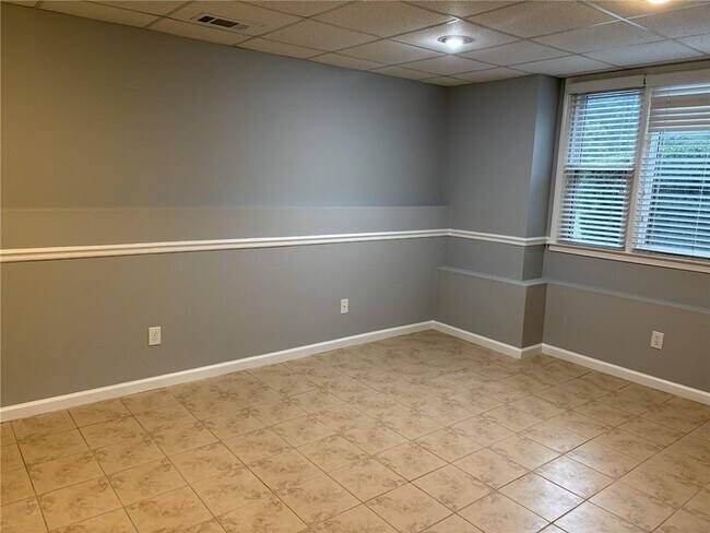 Building Photo - 5045 Bayberry Ct
