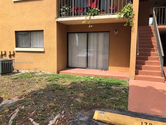 Building Photo - 7423 SW 152nd Ave