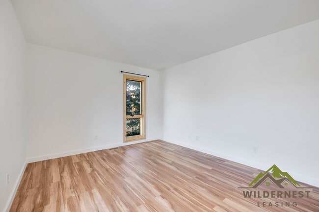 Building Photo - Fully Updated 3 Bedroom/ 3 Bath Peaceful Condo