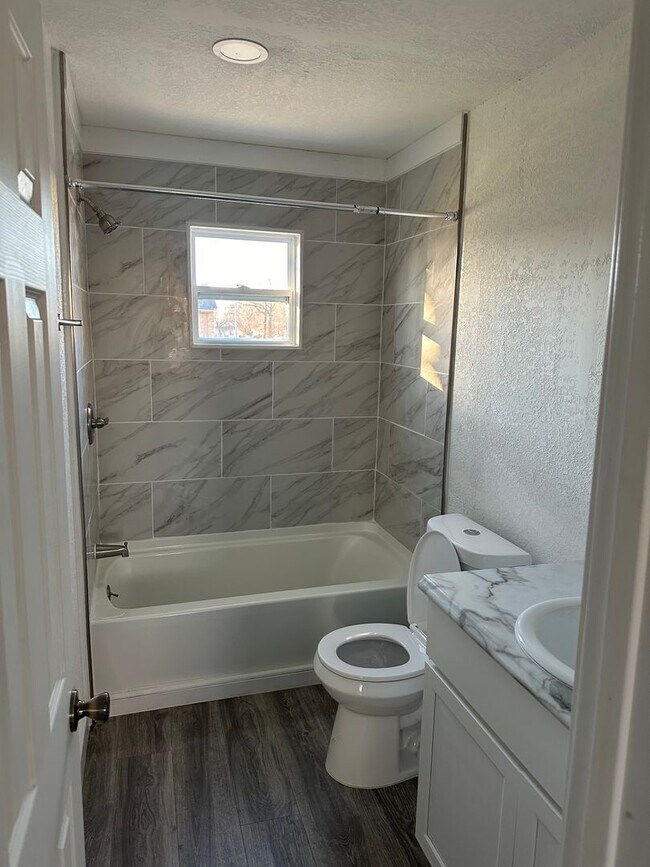 Building Photo - COMING SOON! Quaint & Cozy 2BR/1BA House in Baxter Springs