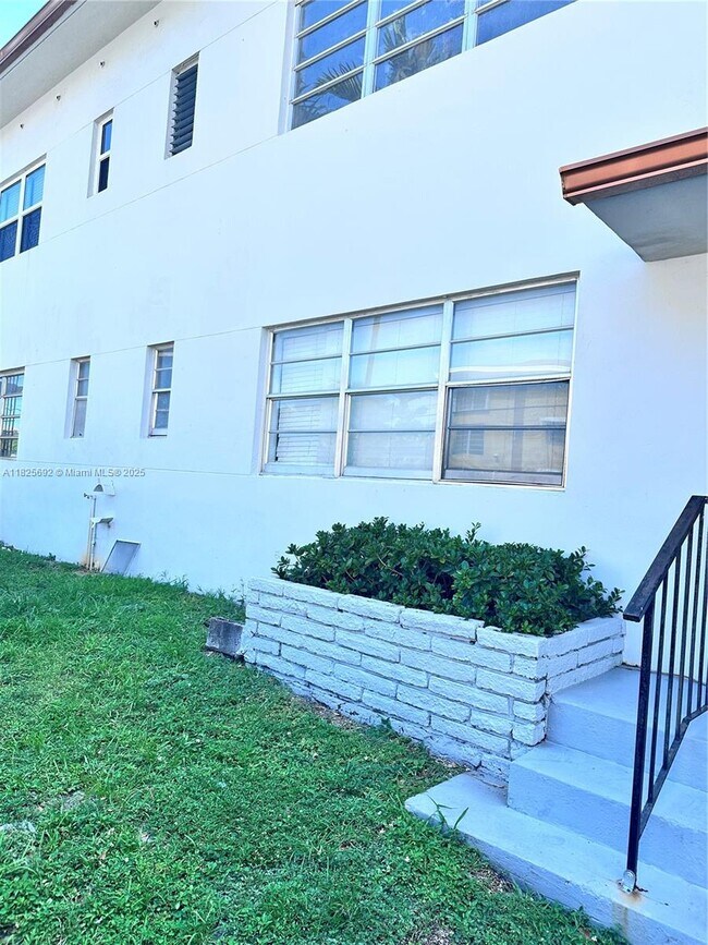Building Photo - 3903 W Flagler St