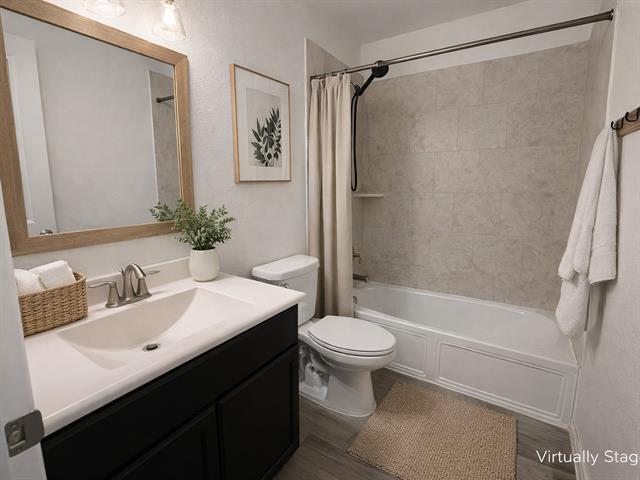 Building Photo - 1302 Deerfield Dr