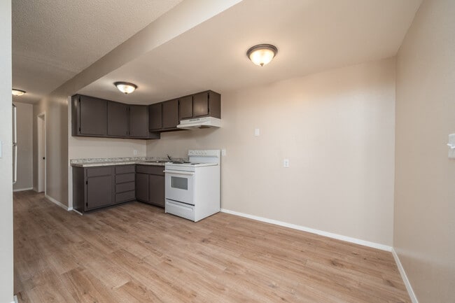 Building Photo - Colton 8-plex