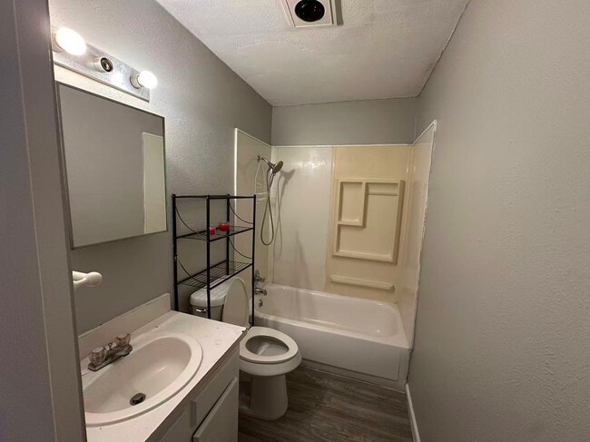 Building Photo - Great location!! Dont miss this 3 Bed house with a good rent