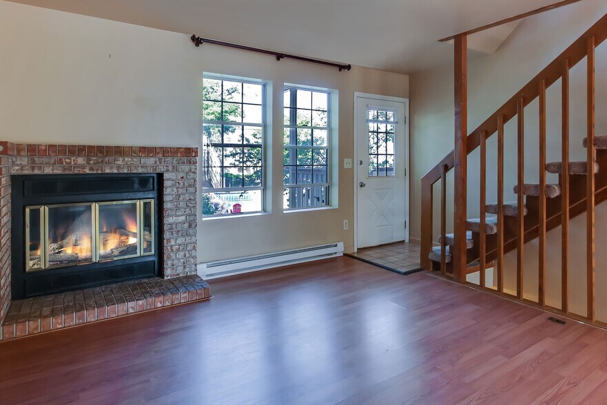 Building Photo - 3200 Azalea Dr