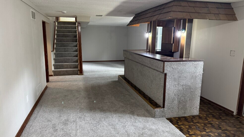Building Photo - 1331 Spruce Hills Dr