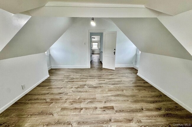 Building Photo - 10 Dorothy Ct