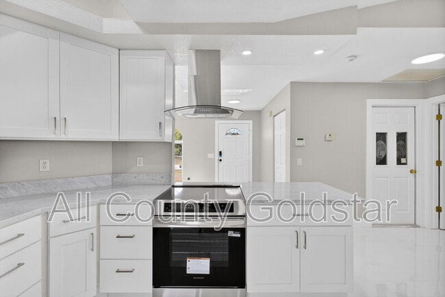 Building Photo - 18662 Arapahoe Cir