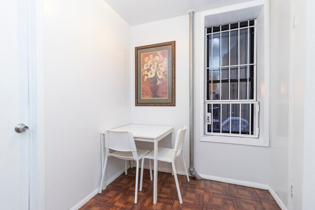 Building Photo - 316 E 96th St