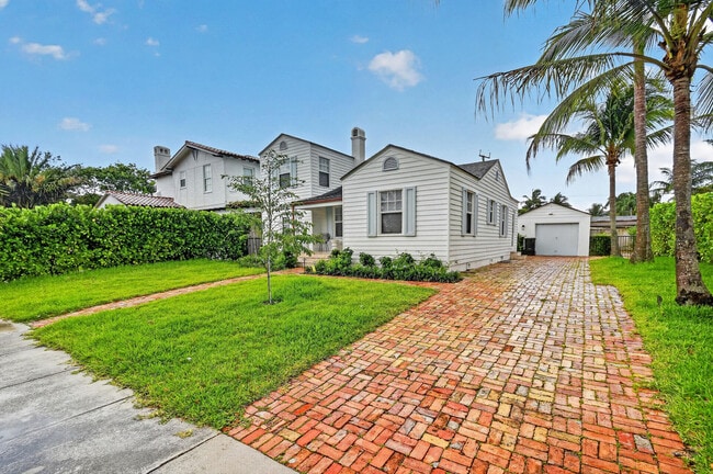 Building Photo - 236 Greymon Dr