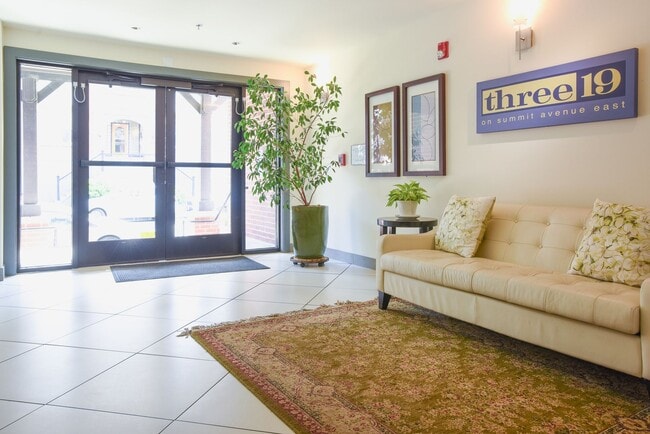 Building Photo - North Capital Hill owner offering move in special