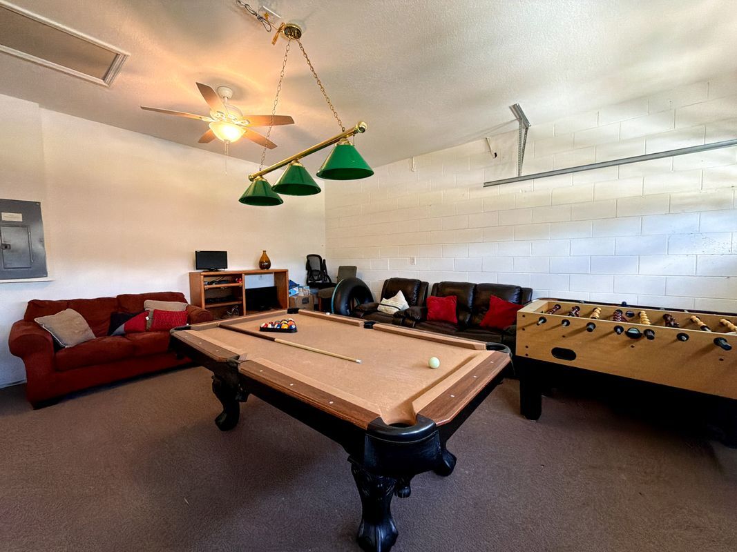Building Photo - 8127 Fan Palm Way