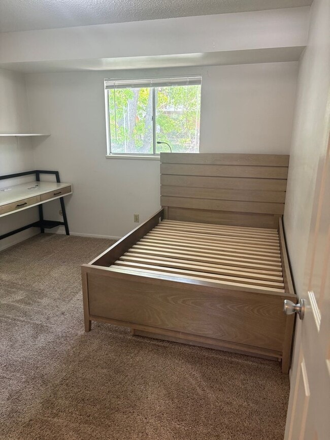 Building Photo - Updated 3bd/2.5ba Townhome in Lakewood