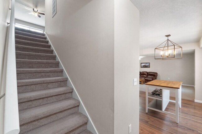 Building Photo - 2271 Lewis St