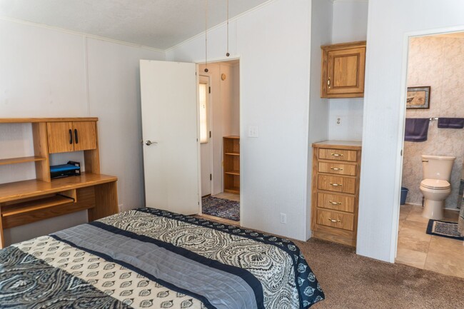 Building Photo - Cozy & Bright Manufactured Home in Fortuna...