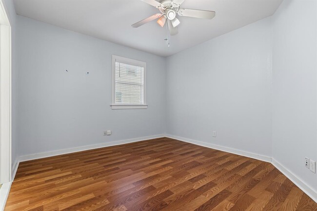 Building Photo - 84 Waller St