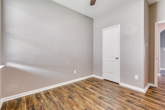 Building Photo - 3015 Watercrest Dr