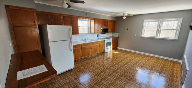 Kitchen - 4 Livingston St