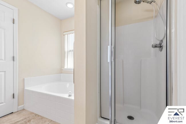 Building Photo - 9 Waywood Pl