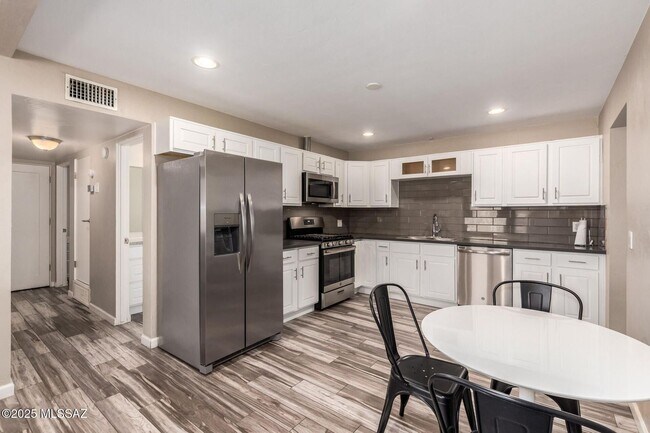 Building Photo - Charming 3bed/2 bath home located in the heart of Tucson, just minutes from the University of Ari...