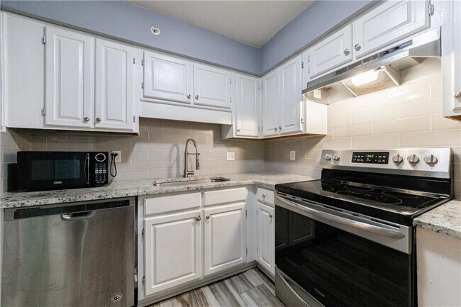 Building Photo - 27306 Plantation Dr NE