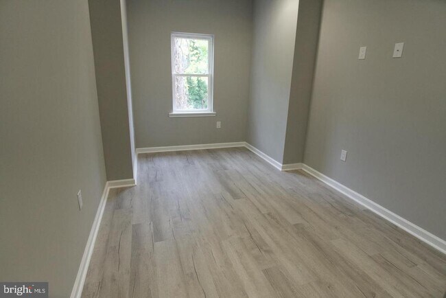 Building Photo - 630 Brooklyn St