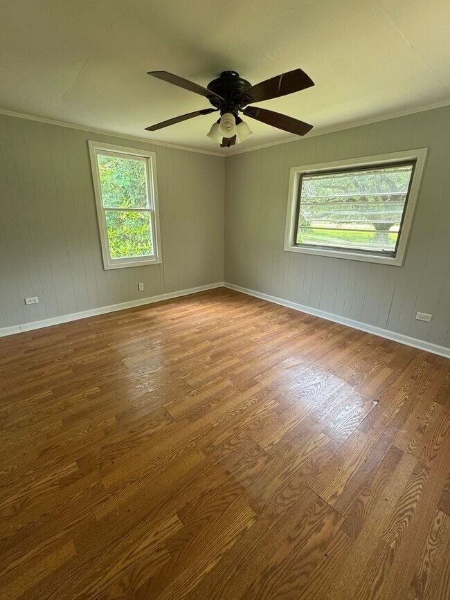 Building Photo - Single Family Residence