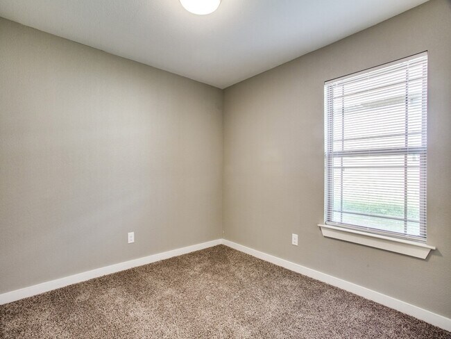 Building Photo - 8106 Tanner Ave