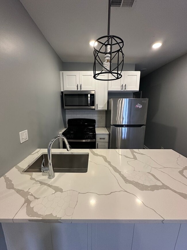 Building Photo - Section 8 Approved. Beautiful 4 bed, 1.5 house for rent