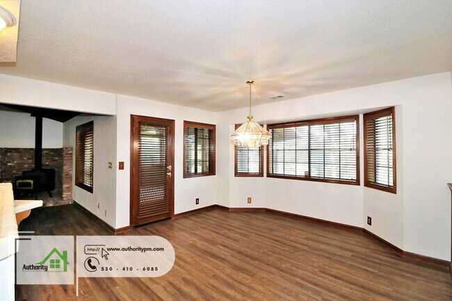 Building Photo - 15714 Middletown Park Dr