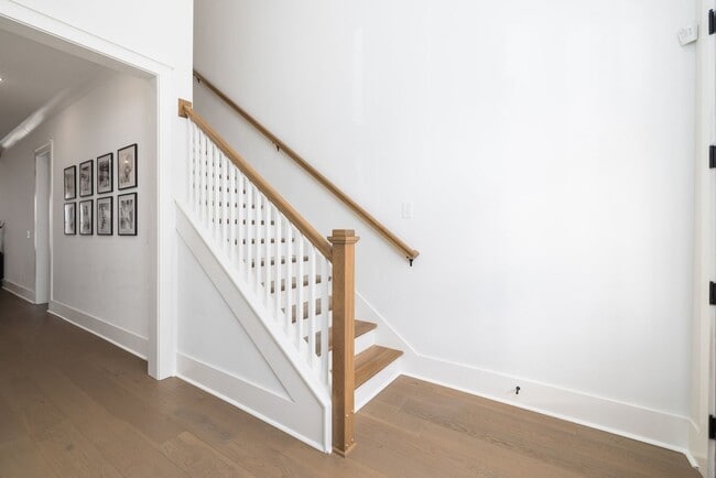 Building Photo - Now available in the highly desirable Lockwood Glen community in Franklin
