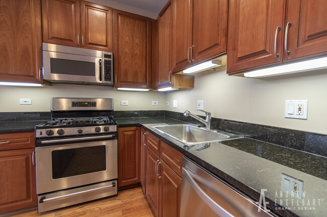 Building Photo - 802 W University Ln