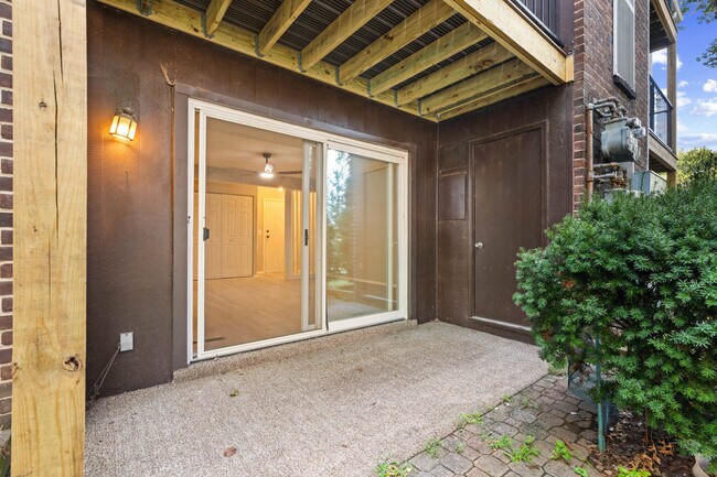Building Photo - 211 Crocker Dr