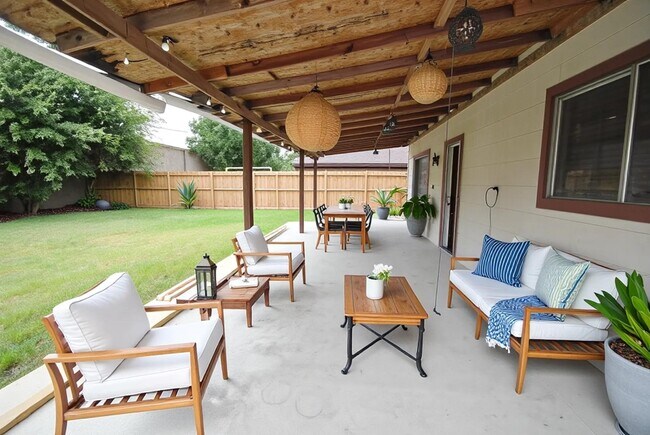 Building Photo - 13507 White Cliff Dr