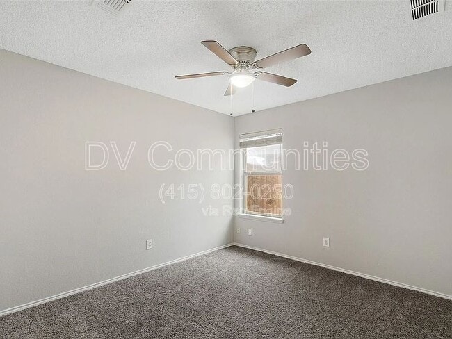 Building Photo - 824 Bridle Trail