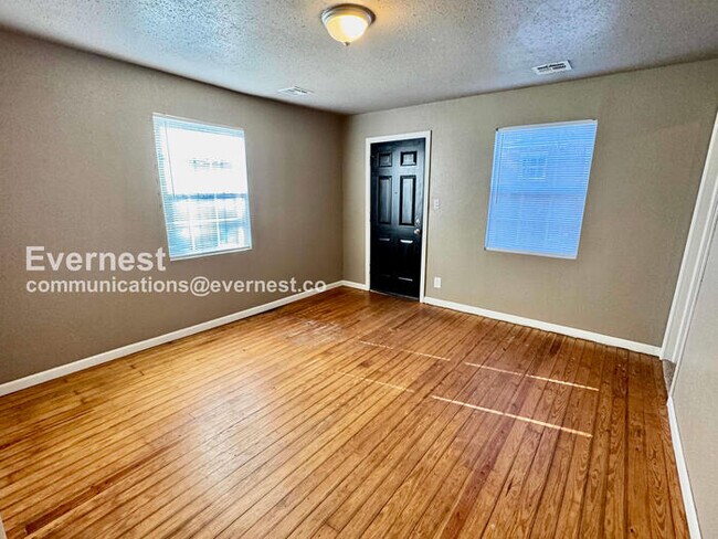 Building Photo - 917 S Urbana Ave