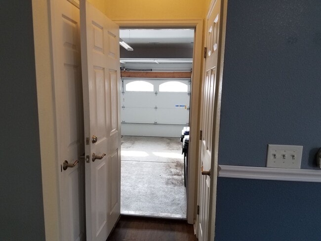 Building Photo - House For Lease