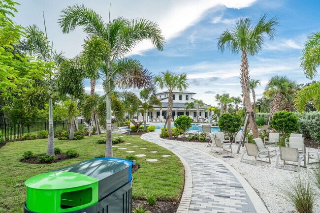 Building Photo - Spacious & Beautifully designed 4 Bedroom/...