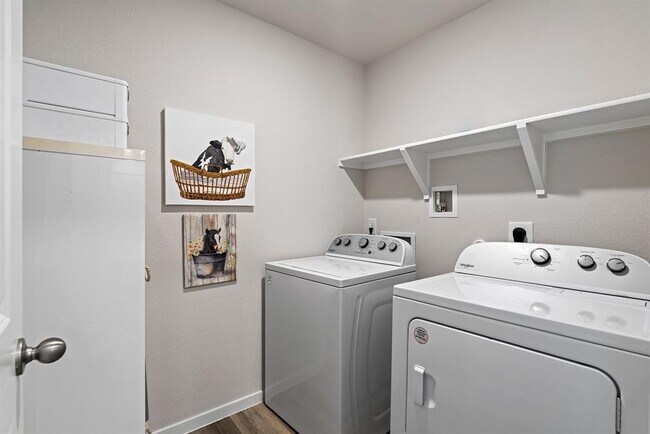 Building Photo - 405 Perry Pl