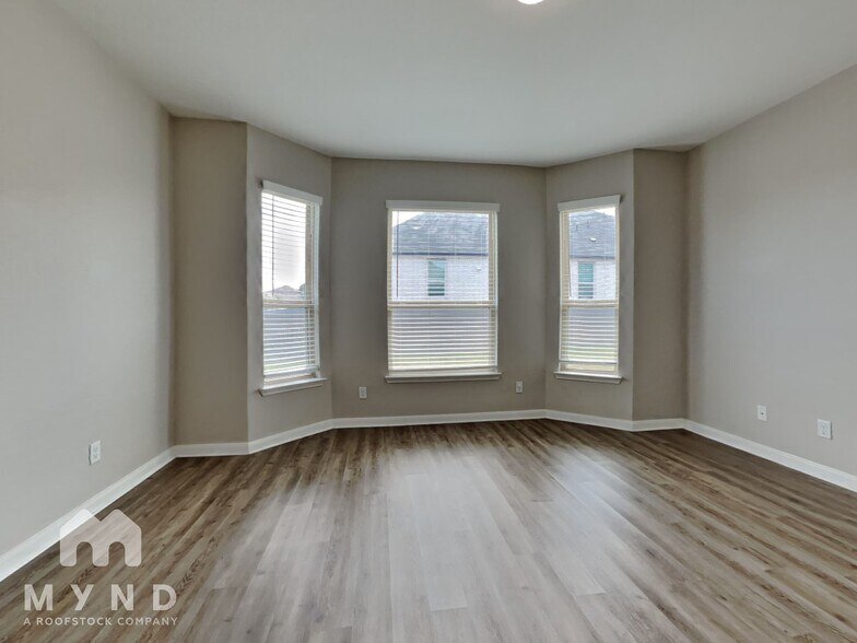 Building Photo - 2066 Rhesus Vw