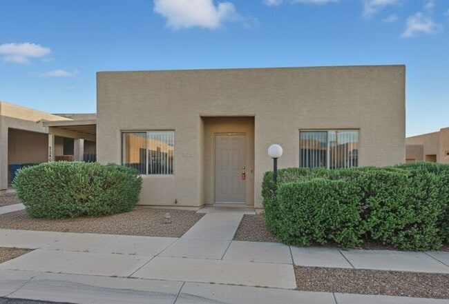 Building Photo - Pending/ Rented - Comfortable Eastside Liv...