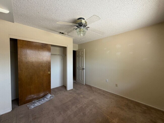 Building Photo - 3 Bedroom 2 Bathroom House with 2 Car Garage Located in Lenwood
